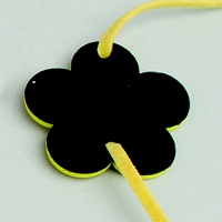 Lot de 6 ardoises Fleurs avec cordon jaune